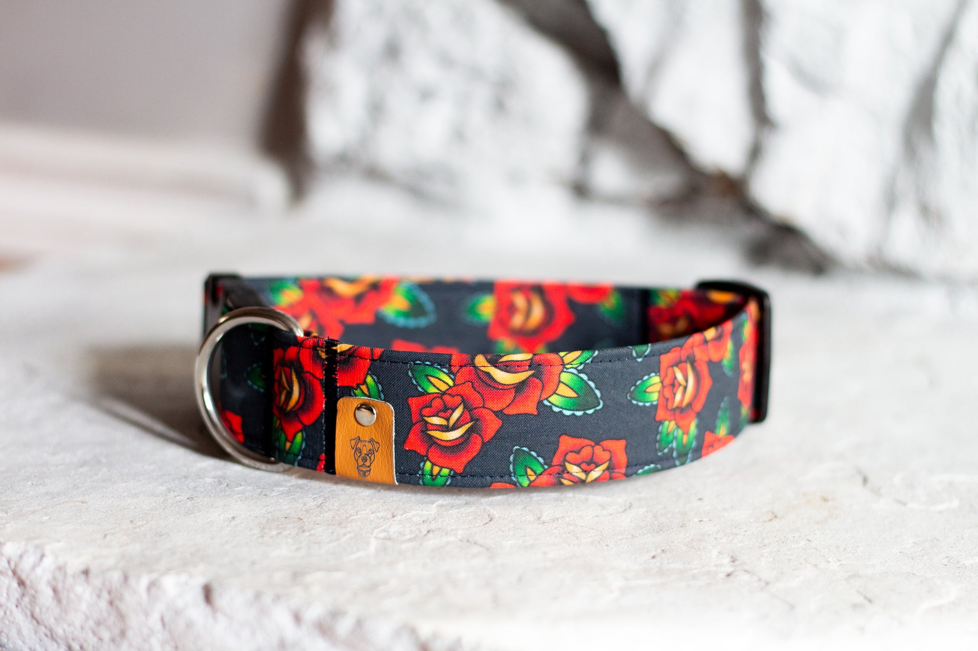 Tattoo Roses Buckle Collar